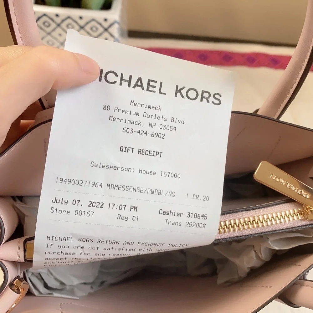 Michael Kors Mercer Medium Logo Crossbody in vanilla/pink - Picture 7 of 7